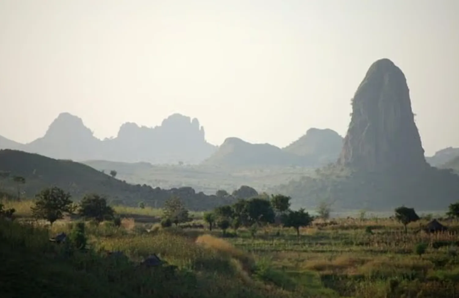 Extrême-Nord du Cameroun : Waza, les monts Mandara et les sultanats islamiques anciens